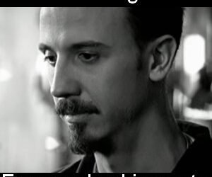 Letra y acordes de guitarra y piano