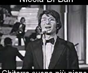 Letra y acordes de guitarra y piano